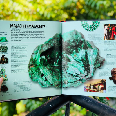 Sách Bách Khoa Toàn Thư - Đá Quý Và Khoáng Sản - Bách Khoa Toàn Thư Bằng Hình Ảnh, Tổng Hợp Kiến Thức Hơn 1000 Mẫu Vật Đá Quý Và Khoáng Sản Trên Thế Giới - Á Châu Books, Bìa Cứng, In Màu