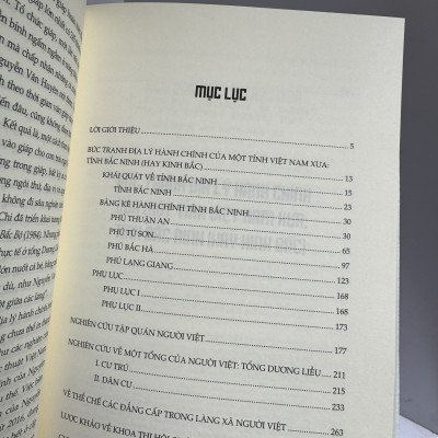 ĐỊA LÝ HÀNH CHÍNH VÀ TẬP QUÁN CỦA NGƯỜI VIỆT – Nguyễn Văn Huyên - Nhã Nam – NXB Hội Nhà Văn