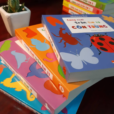 Combo 4 cuốn Ehon Nhật Bản Cùng chơi trốn tìm 8 Sinh vật biển, Cùng chơi trốn tìm 9 Các loài chim, Cùng chơi trốn tìm 10 Côn trùng, Cùng chơi trốn tìm 11 Giáng sinh