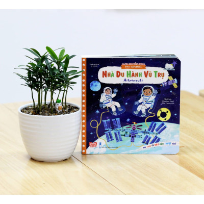 Sách Tương Tác - Sách Chuyển Động - First Explorers - Astronauts - Nhà Du Hành Vũ Trụ