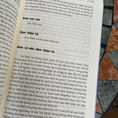 (Tái bản lần thứ 5) TỪ ĐIỂN YÊU THÍCH BẦU TRỜI VÀ CÁC VÌ SAO - Trịnh Xuân Thuận - Phạm Văn Thiều & Ngô Vũ dịch – Nxb Tri Thức 