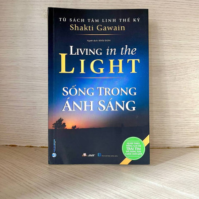 Tủ Sách Tâm Linh Thế Kỷ - Sống Trong Ánh Sáng - Vanlangbooks