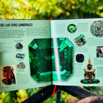 Sách Bách Khoa Toàn Thư - Đá Quý Và Khoáng Sản - Bách Khoa Toàn Thư Bằng Hình Ảnh, Tổng Hợp Kiến Thức Hơn 1000 Mẫu Vật Đá Quý Và Khoáng Sản Trên Thế Giới - Á Châu Books, Bìa Cứng, In Màu