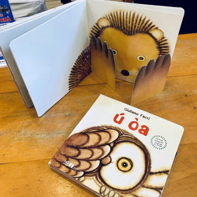 Sách lật tương tác song ngữ 0-3 tuổi: Ú òa - Bản Quyền