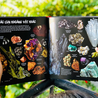 Sách Bách Khoa Toàn Thư - Đá Quý Và Khoáng Sản - Bách Khoa Toàn Thư Bằng Hình Ảnh, Tổng Hợp Kiến Thức Hơn 1000 Mẫu Vật Đá Quý Và Khoáng Sản Trên Thế Giới - Á Châu Books, Bìa Cứng, In Màu