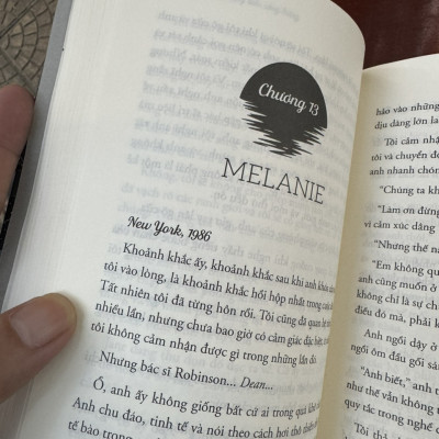 (Bìa mềm) BÊN KIA VÙNG BIỂN SÁNG TRĂNG – Julianne MacLean – 1980 Novel, Hoài Anh dịch – NXB Thanh Niên - 1980 Books 