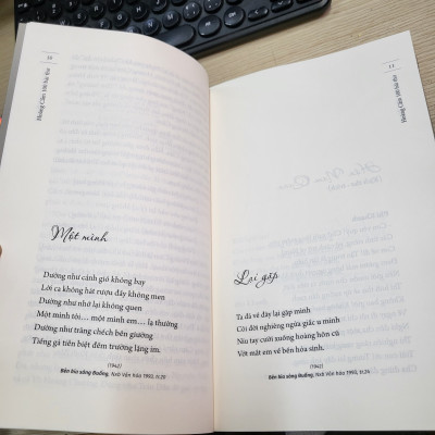 Hoàng Cầm 100 bài - BẢN ĐẶC BIỆT (Bìa cứng giấy kraf, tranh minh hoạ phụ bản màu)