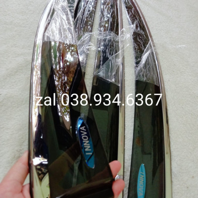 Vè che mưa Toyota Innova 2017-2023 chỉ INOX cao cấp màu xanh 