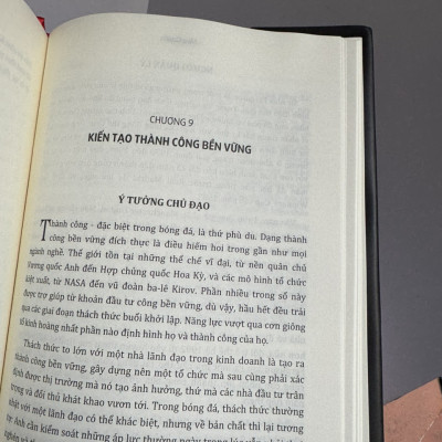 (Bìa cứng) THE MANAGER: Bên trong suy nghĩ, chiến thuật và cách đắc nhân tâm của các nhà lãnh đạo tài ba - Mike Carson - Minh Đức dịch – THBooks – NXB Hà Nội