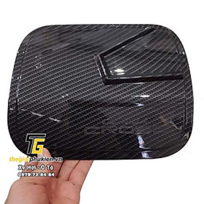 Ốp nắp đậy bình xăng Toyota Corolla Cross 2020 vân Carbon