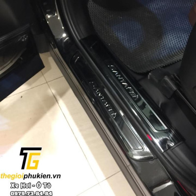 BỘ SẢN PHẨM Nẹp bước chân và ốp chống trầy cốp Hyundai Santafe 2021  - Mẫu Titan