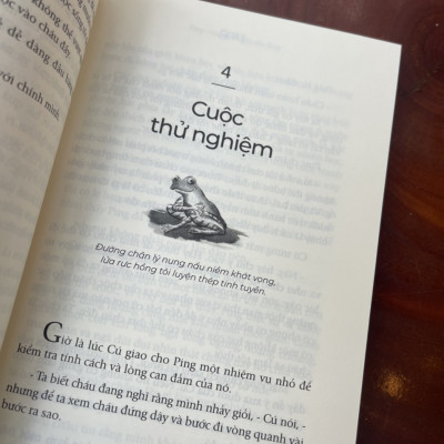 PING GIẢI CỨU VƯỜN ĐỊA ĐÀNG - Stuart Avery Gold - First New – bìa mềm