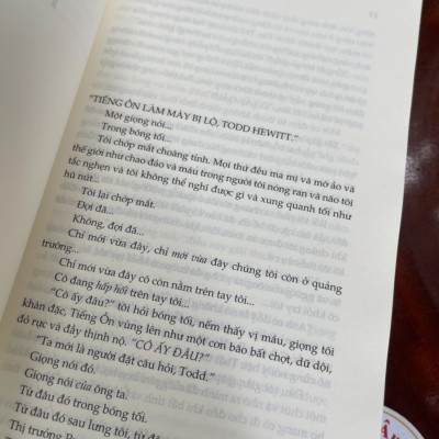 Sách - CÂU HỎI ĐƯỢC TRẢ LỜI – Patrick Ness – Trần Nguyên dịch – Nhã Nam – NXB Hội Nhà Văn (bìa mềm)