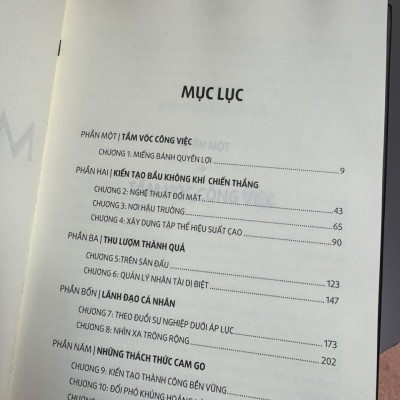 (Bìa cứng) THE MANAGER: Bên trong suy nghĩ, chiến thuật và cách đắc nhân tâm của các nhà lãnh đạo tài ba - Mike Carson - Minh Đức dịch – THBooks – NXB Hà Nội