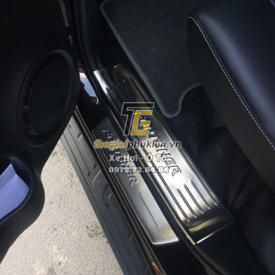 Bộ sản phẩm ỐP BẬC CỐP VÀ BẬC CỬA Inox xe Toyota Fortuner 2017-2019