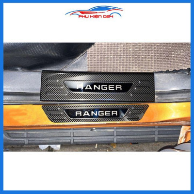 Bộ nẹp bước chân trong ngoài vân Cacbon xe Ranger 2016-2017-2018-2019-2020 chống trầy làm đẹp ô tô