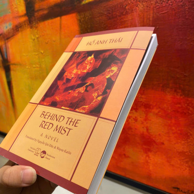 Sách - Behind The Red Mist by Hồ Anh Thái - Tiểu thuyết lịch sử Việt Nam - Novel in English