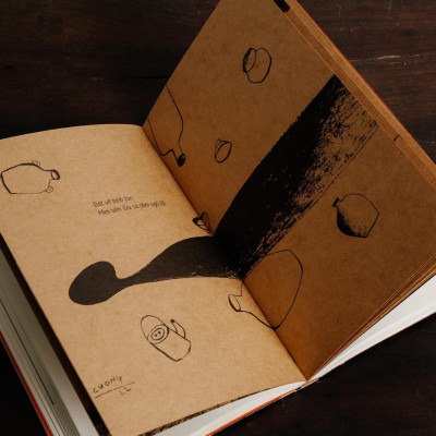 Hoàng Cầm 100 bài - BẢN ĐẶC BIỆT (Bìa cứng giấy kraf, tranh minh hoạ phụ bản màu)