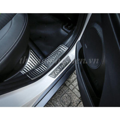 BỘ SẢN PHẨM Nẹp bước chân và ốp chống trầy cốp Hyundai Kona - Mẫu Inox