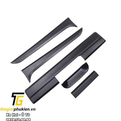 Ốp trang trí tay mở cốp sau Mitsubishi Triton 2019 nhựa ABS đen