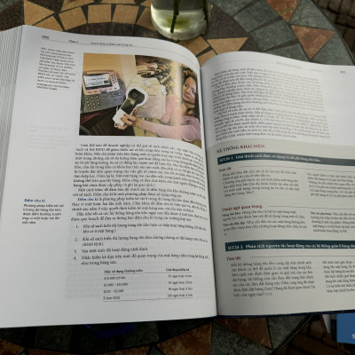 [Ấn bản lần thứ 16 - Bìa cứng - In màu toàn bộ] QUẢN TRỊ VẬN HÀNH VÀ CHUỖI CUNG ỨNG - F.Robert Jacobs, Richard B. Chase - Nguyễn Minh Phúc, Đỗ Hoàng Phương Nhi dịch - Khải Minh Book - NXB Tài Chính.