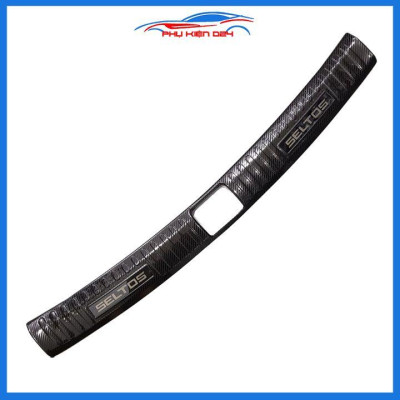 Ốp chống trầy cốp Seltos 2020-2021-2022 thép không gỉ vân Cacbon bảo vệ xe chống va đập