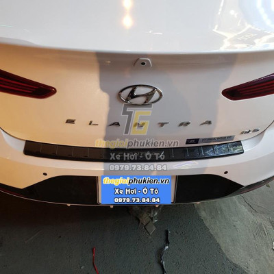 Bộ Ốp bậc cốp Hyundai Elantra 2017-2020 vân Carbon