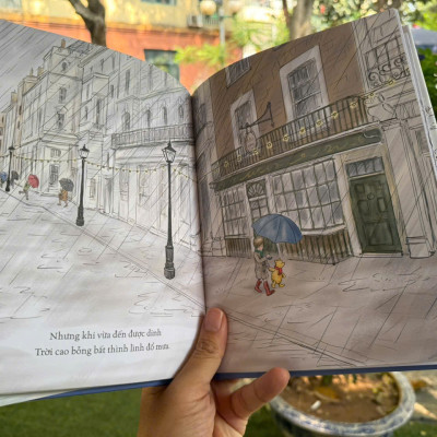 (Combo 4 cuốn) GẤU POOH VÀ TÔI - GẤU POOH VÀ BỮA TIỆC - GẤU POOH Ở CUNG ĐIỆN HOÀNG GIA - POOH ƠI, TA PHẢI LÀM GÌ? - Jeanne Willis – Nhân Dân Books - NXB Văn Học