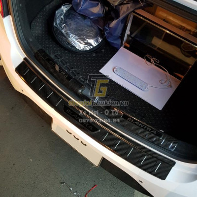 Bộ Ốp bậc cốp Hyundai Elantra 2017-2020 vân Carbon