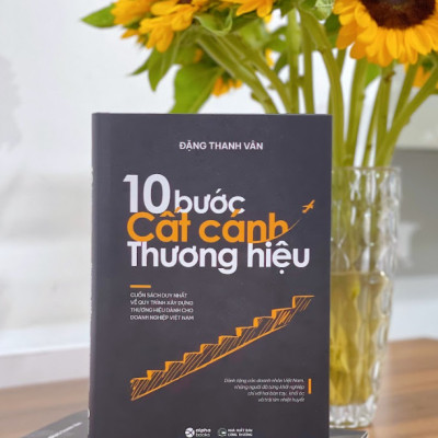 10 Bước Cất Cánh Thương Hiệu - Cuốn Sách Duy Nhất Về Quy Trình Xây Dựng Thương Hiệu Dành Cho Doanh Nghiệp Việt Nam (Đặng Thanh Vân)