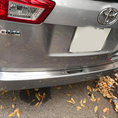 Bộ ốp chống trầy Cốp INOX dành cho xe Toyota Innova - Bên ngoài