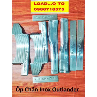 Ốp Bậc Cửa, Nẹp Bước Chân Xe Mitsubishi Outlander 2022-2018 Chất liệu Inox Cao Cấp