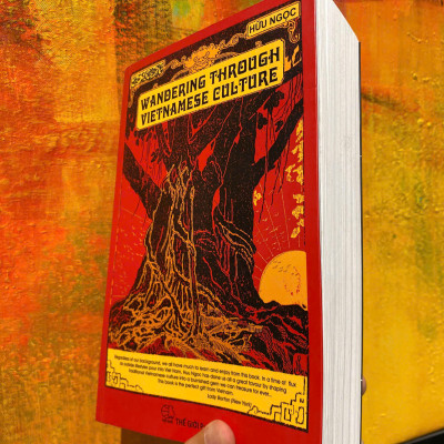 Sách - Wandering Through Vietnamese Culture by Nguyễn Hữu Ngọc \ Vietnamese Cultural Book in English