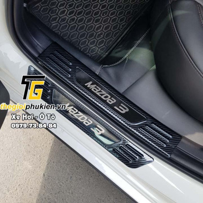 COMBO Nẹp bước chân và ốp chống trầy cốp Mazda 3 2020 vân Carbon