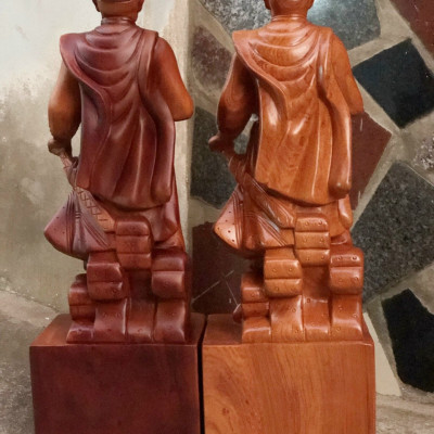 Tượng trần quốc tuấn ,trần hưng đạo vương bằng gỗ hương đá làm mầu giả cổ kt cao 80cm