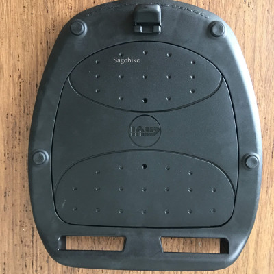 Đế đệm Givi MP60N dùng để lắp thùng Givi