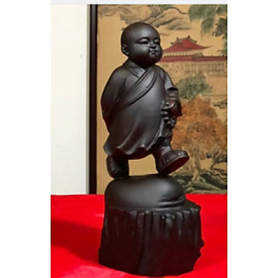 Tượng chú tiểu vạn sự tùy duyên bằng gỗ trắc đỏ đen kt cao 20cm