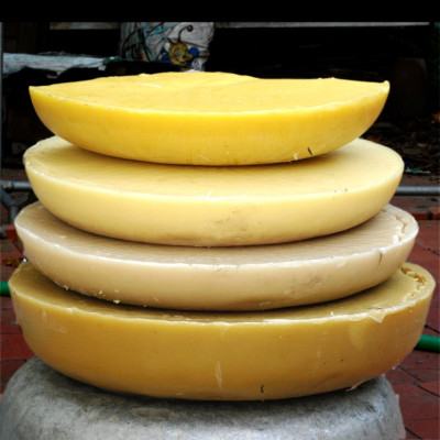 Nến Sáp Ong 18 Giờ Kèm Dĩa Gỗ Dừa 10cm : Khử Mùi Hôi Phòng Kín, Thơm Nhẹ Mùi Mật Ong, Giúp Ngủ Sâu, Cải Thiện Hô Hấp- HÀNG CHÍNH HÃNG