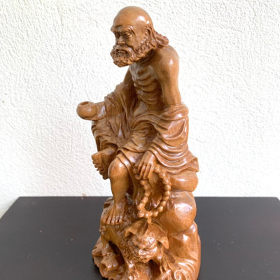 Tượng đạt ma sư tổ bằng gỗ bách xanh thơm nức kt cao 20vn