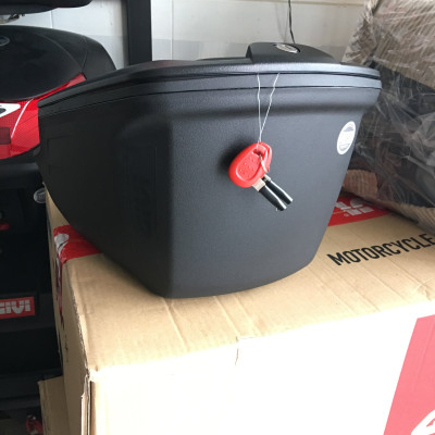 Thùng giữa Givi G10N kèm bát gắn cho xe Dream, thùng giữa Dream