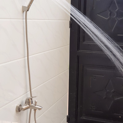 Bộ vòi sen nóng lạnh Inox SUS 304 Eurolife EL-1301 (Trắng vàng)