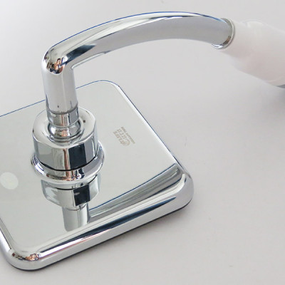 Tay sen siêu tăng áp mặt vuông, lõi lọc Vitamin C Eurolife EL-H145 (Trắng bạc)