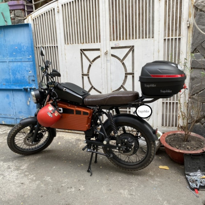 Thùng Givi B270N lắp cho xe máy điện Datbike Weaver 200, thùng Givi B270N và baga gắn cho Weaver200
