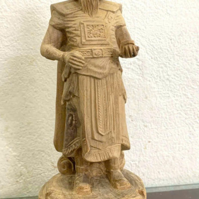 Tượng quốc tổ hùng vương bằng gỗ bách xanh thơm nức kt cao 20×8×7cm 