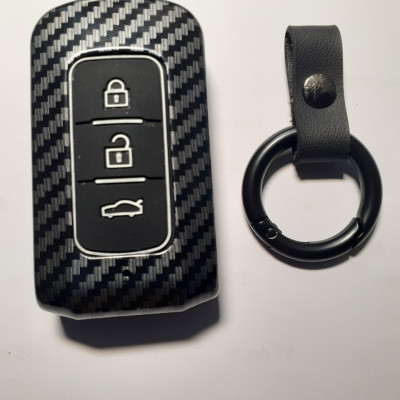 Ốp nhựa carbon bọc, bảo vệ chìa khóa cho xe Mitsubishi kèm móc đeo 