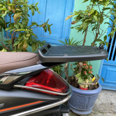 Đế đệm Givi MP60N dùng để lắp thùng Givi