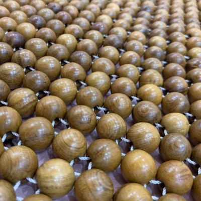 Đệm Lót Ghế Xe Ô Tô Hạt Gỗ Bách Xanh Hạt 1.2cm - Kết Viền Mép Thủ Công ( hình thật )