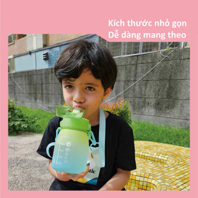 BÌNH UỐNG NƯỚC CÓ ỐNG HÚT CHO BÉ BẰNG NHỰA TRITAN KU5621 - 600ML