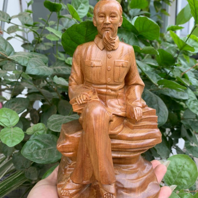 Tượng chân dung bác hồ ( chủ tịch hồ chí minh ) bằng gỗ bách xanh thơm nức kt cao 20cm