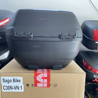 Thùng Givi C30NT thiết kế của Ý, thùng givi 30 lit kèm đế, ốc gắn